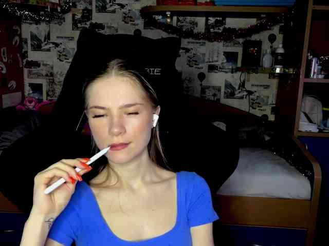 LuveniaMalena webcam