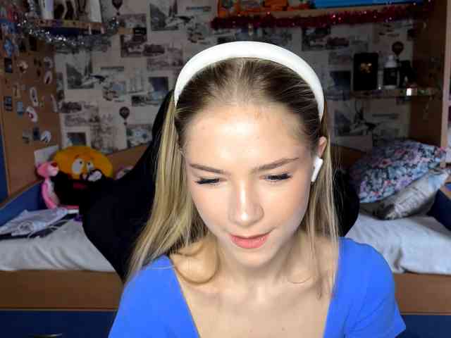 LuveniaMalena webcam