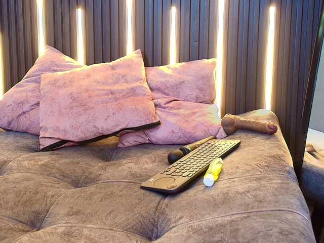 Scarlettaviebby webcam bongacams model stream image