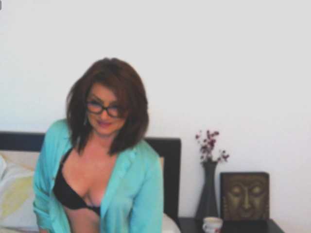 LouiseBelle's BongaCams show and profile