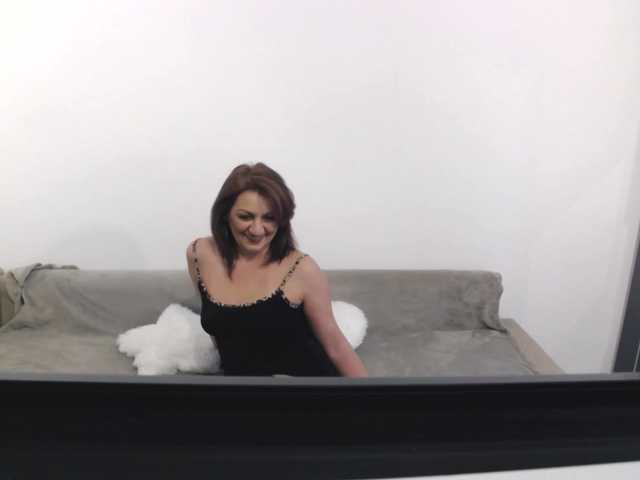 LouiseBelle's BongaCams show and profile