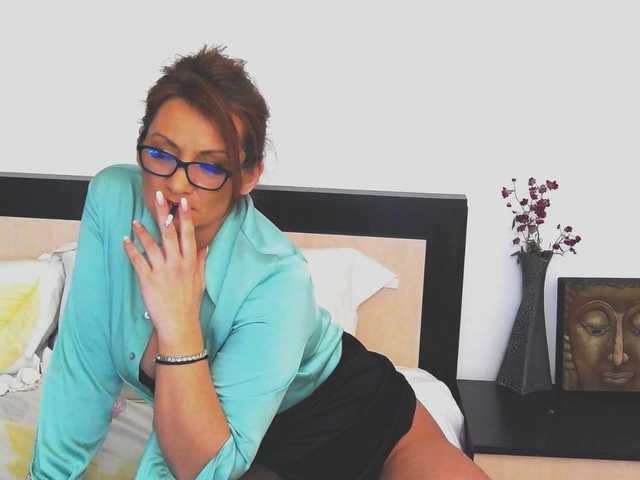 LouiseBelle's BongaCams show and profile