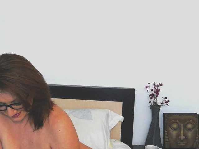 LouiseBelle's BongaCams show and profile