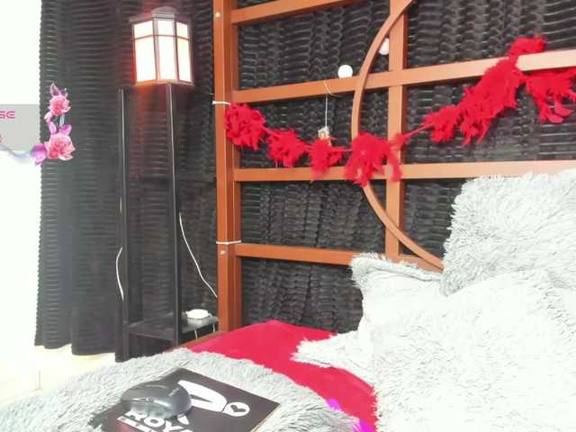 MOM-CAMILA1's BongaCams show and profile