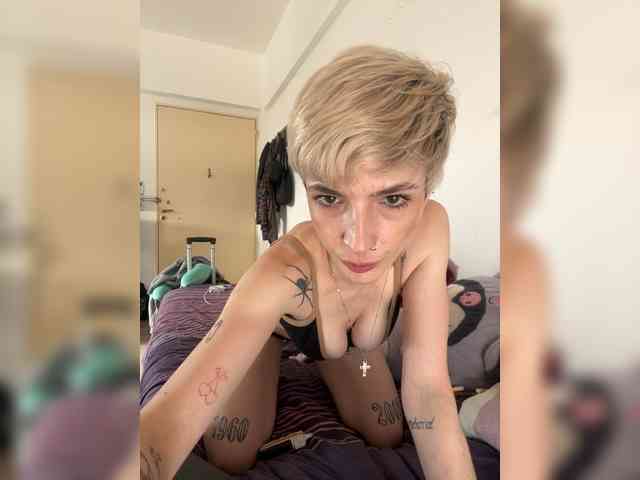 Alexakitten17 webcam