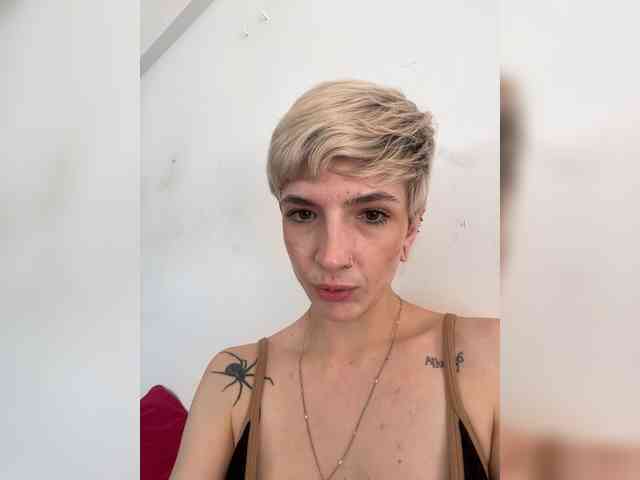 Alexakitten17 webcam