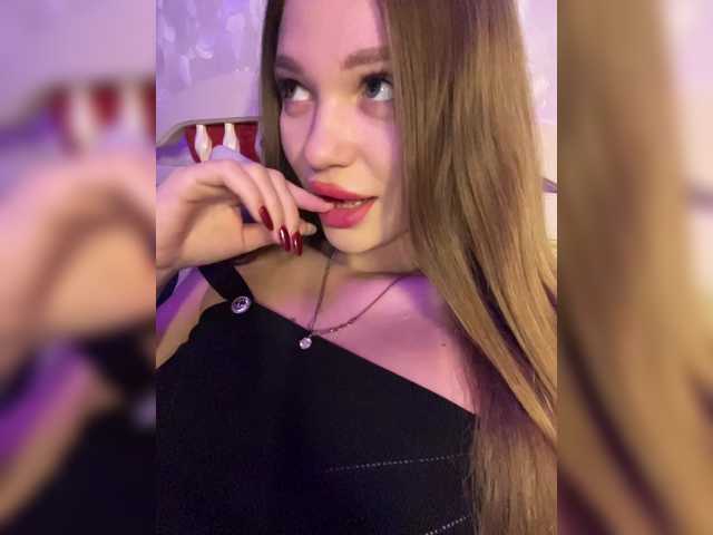 LunnaMarion Live Cam and Statistics on UnifiedCams