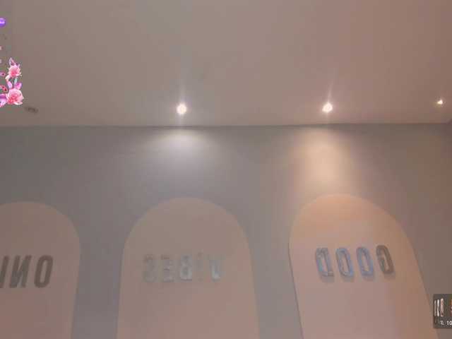 LisaFlowers live cam profile