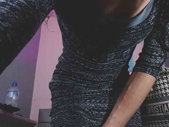 angelamanjarrezc... Live Webcam on BongaCams