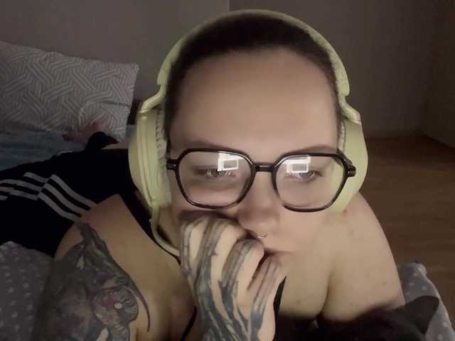 EsterAiu's BongaCams show and profile