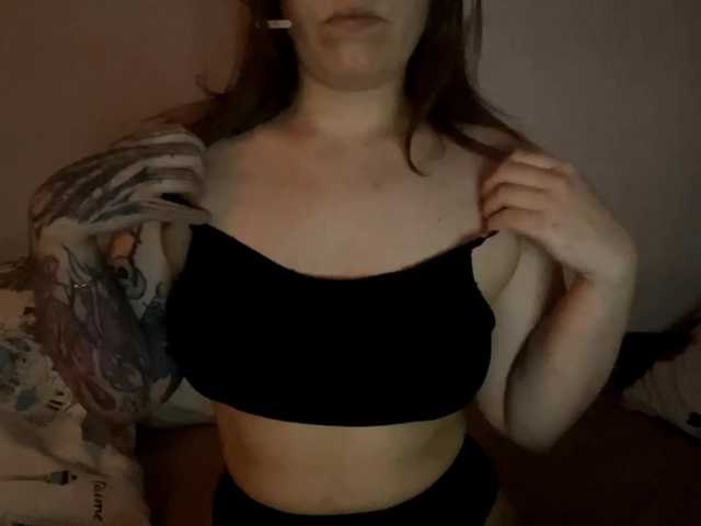 EsterAiu's BongaCams show and profile