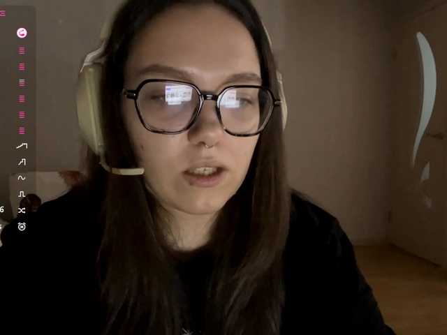 EsterAiu's BongaCams show and profile