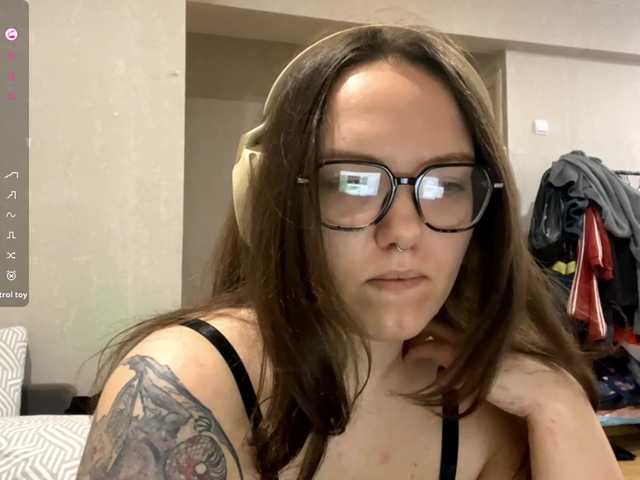 EsterAiu's BongaCams show and profile