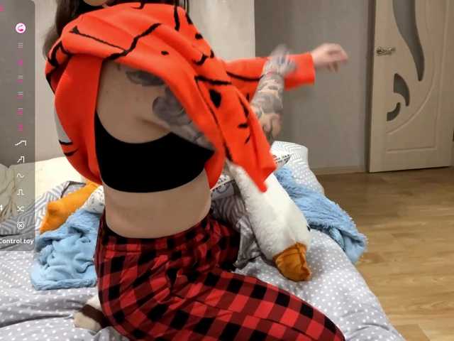 EsterAiu's BongaCams show and profile