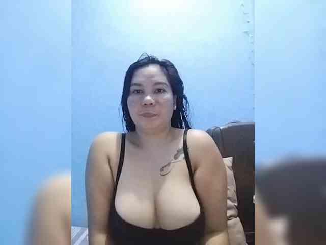 HotMomma33 webcam