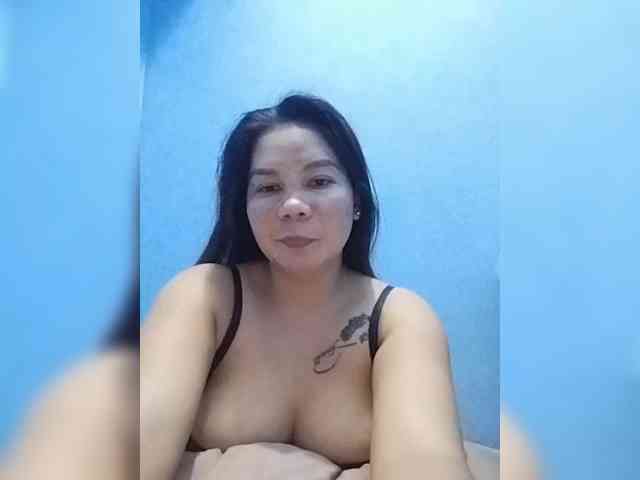 HotMomma33 webcam