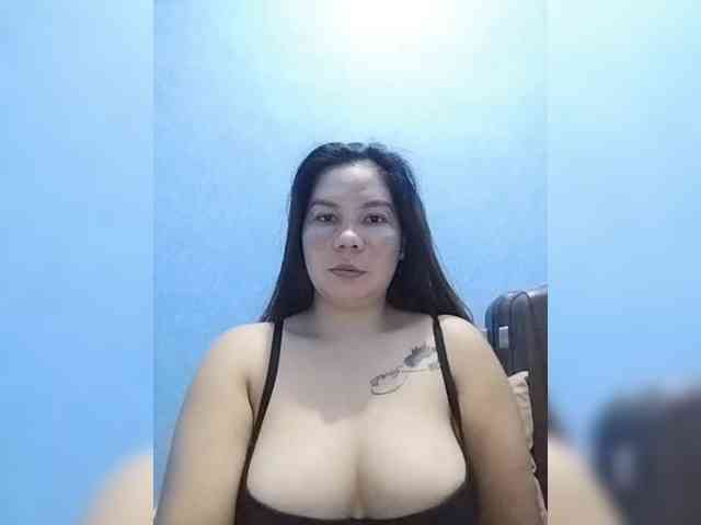 HotMomma33 webcam