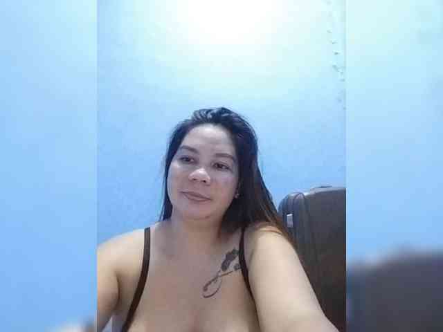 HotMomma33 webcam