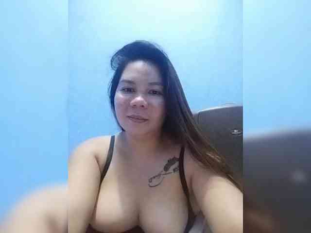 HotMomma33 webcam