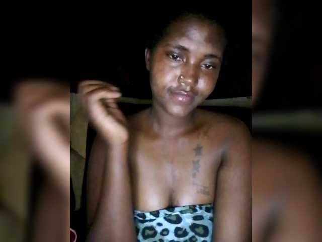 Davinalola's BongaCams show and profile