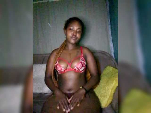 Davinalola's BongaCams show and profile