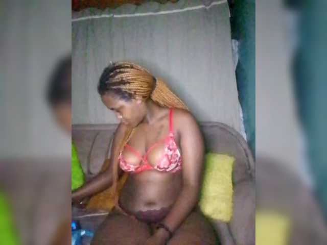 Davinalola's BongaCams show and profile