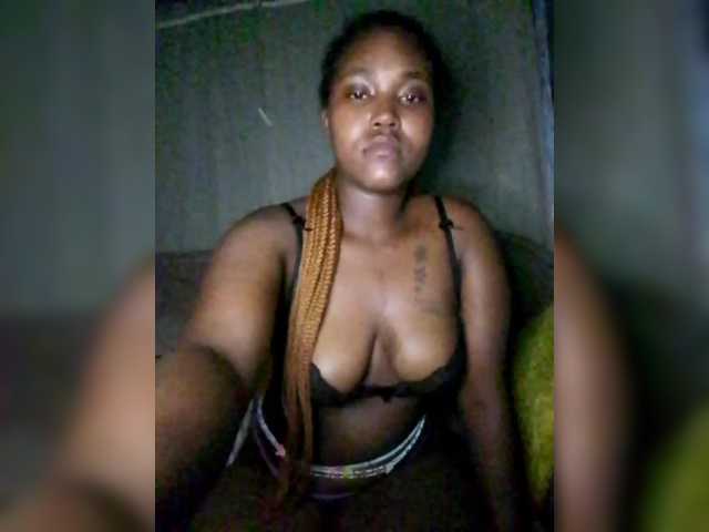 Davinalola's BongaCams show and profile