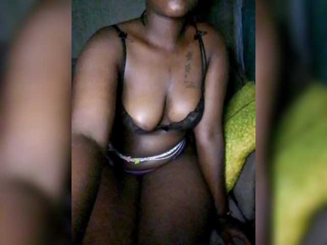 Davinalola's BongaCams show and profile