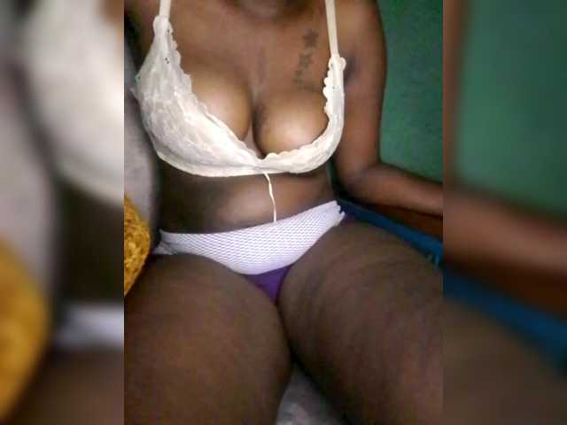 Davinalola Live Cam on BongaCams