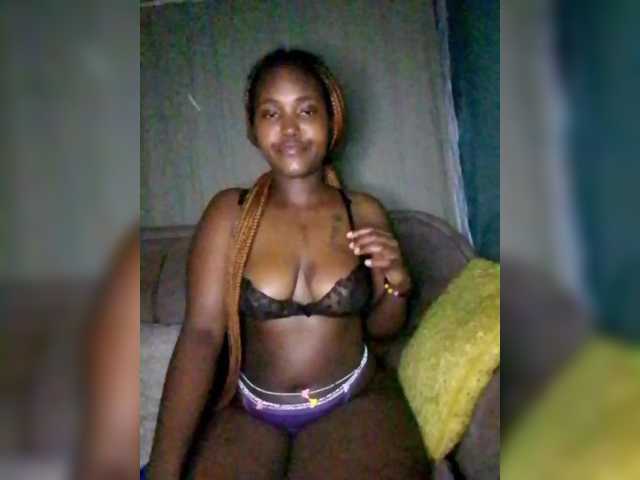 Davinalola's BongaCams show and profile