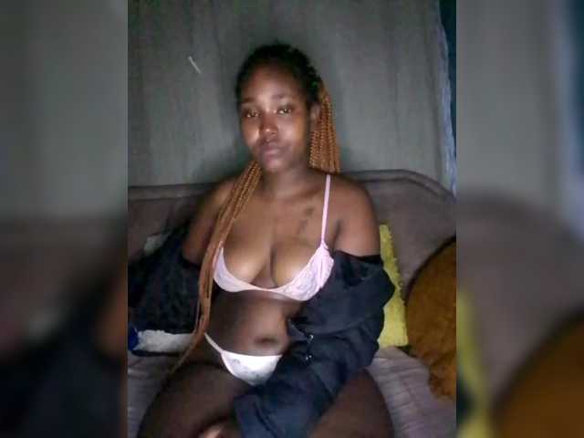 Davinalola's BongaCams show and profile