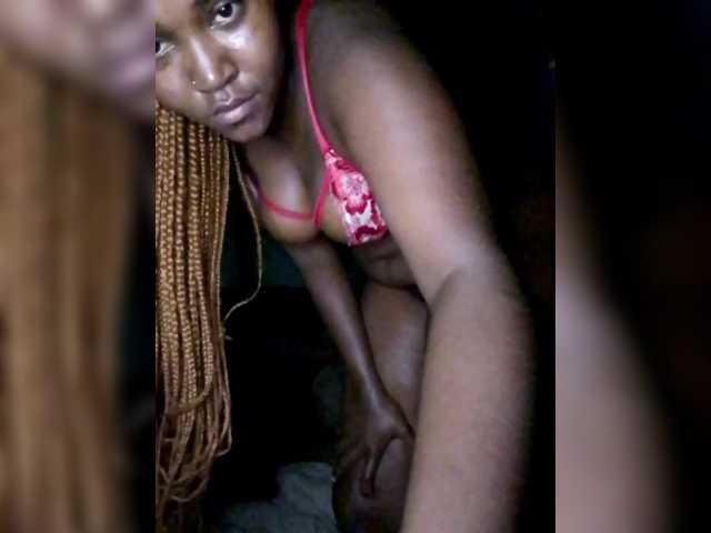 Davinalola's BongaCams show and profile