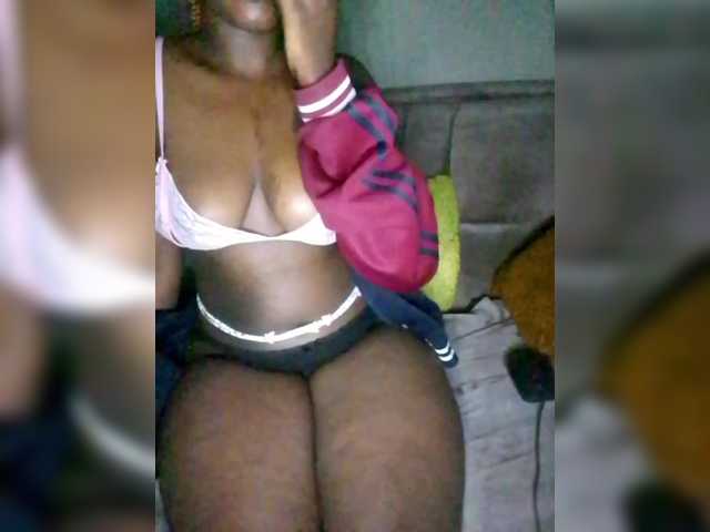 Davinalola's BongaCams show and profile