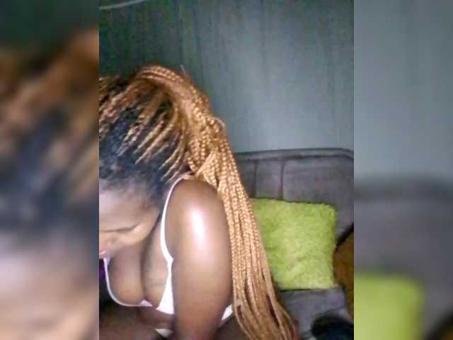 Davinalola's BongaCams show and profile