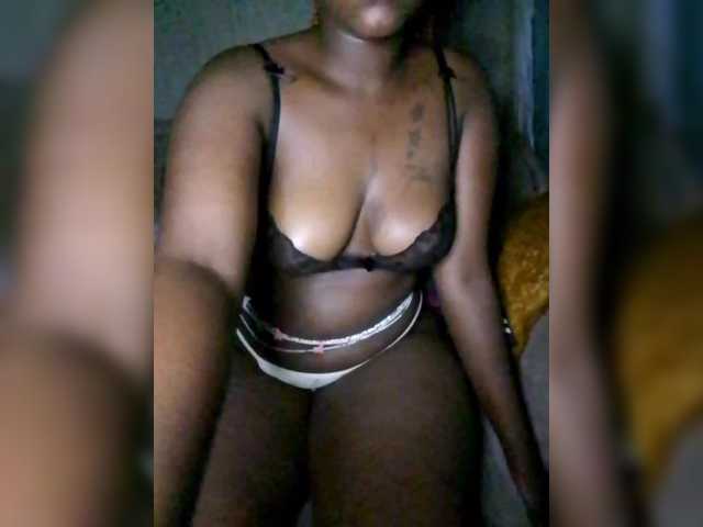 Davinalola's BongaCams show and profile