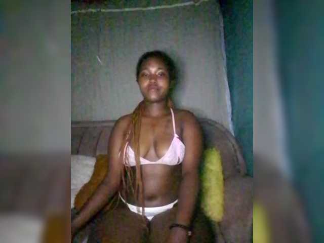 Davinalola's BongaCams show and profile