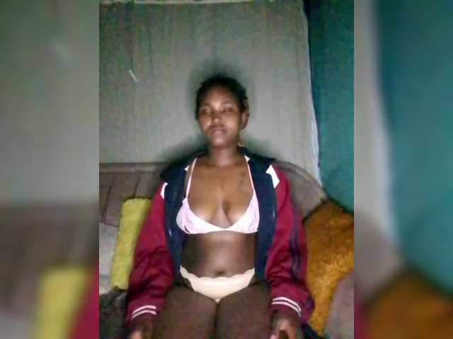 Davinalola's BongaCams show and profile