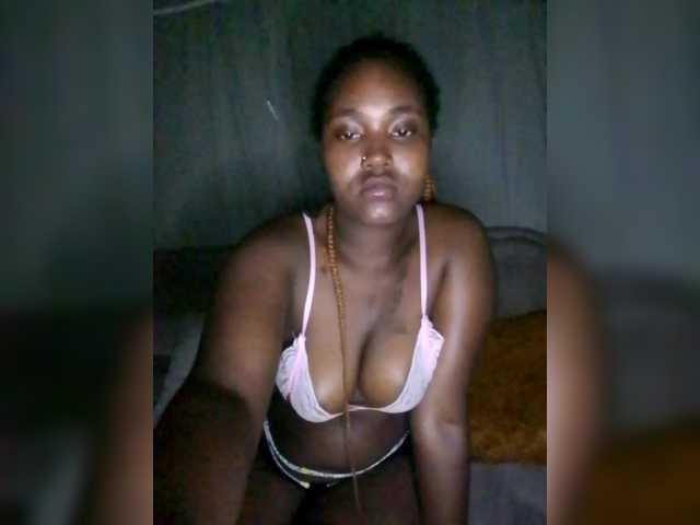 Davinalola's BongaCams show and profile