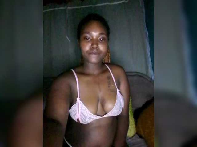 Davinalola's BongaCams show and profile