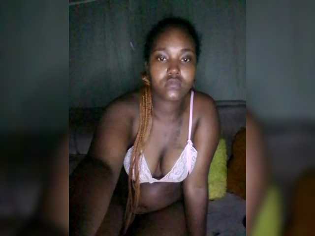 Davinalola's BongaCams show and profile