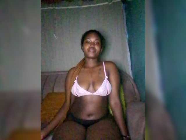 Davinalola's BongaCams show and profile