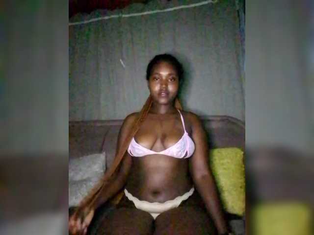 Davinalola's BongaCams show and profile