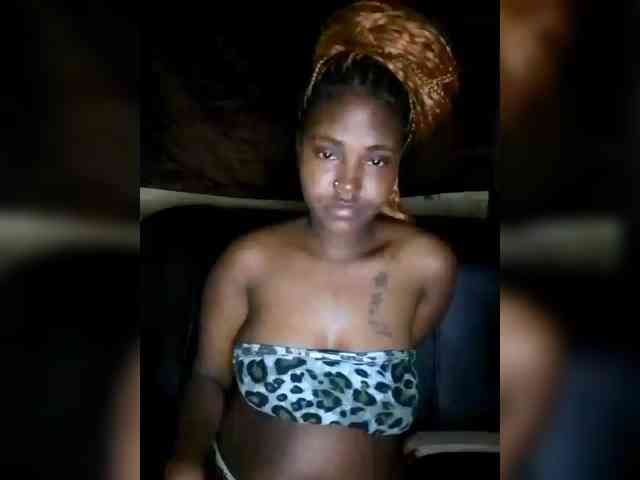 Davinalola Live Webcam on BongaCams