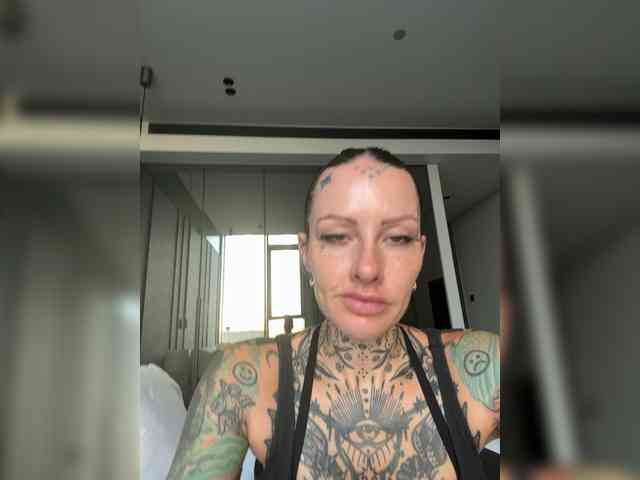 Tattooedlucy webcam