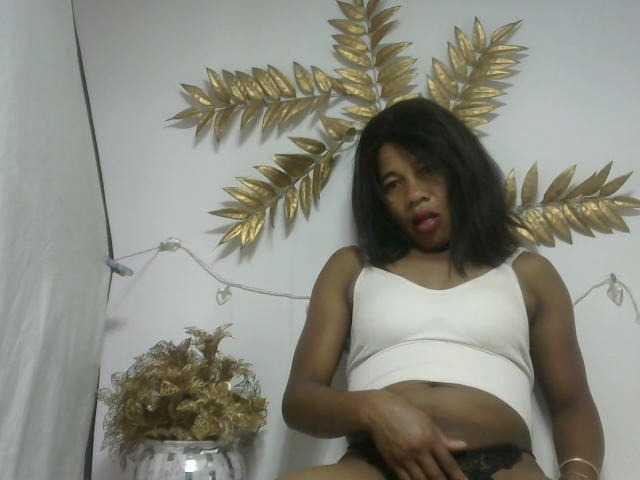 Belinah webcam bongacams model stream image