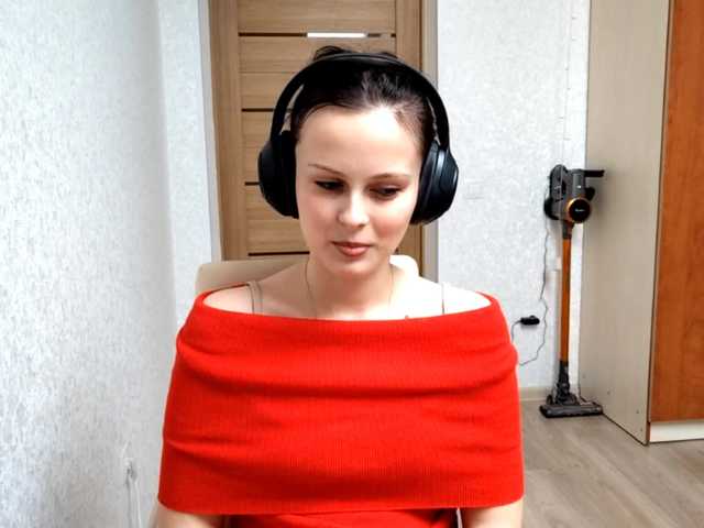 DelfinaStrauss live room