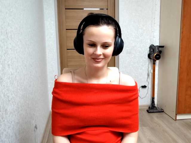 DelfinaStrauss live room