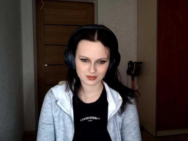 DelfinaStrauss live room