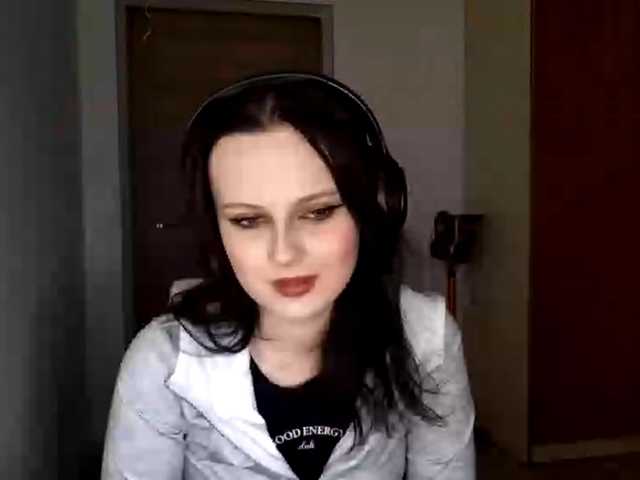 DelfinaStrauss live room