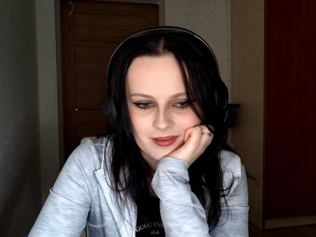 DelfinaStrauss live room